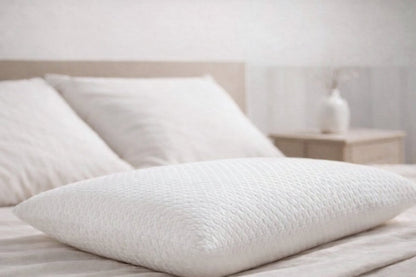 Oreiller Soft Essentiel sur lit, mousse à mémoire de forme souple pour dormeurs polyvalents